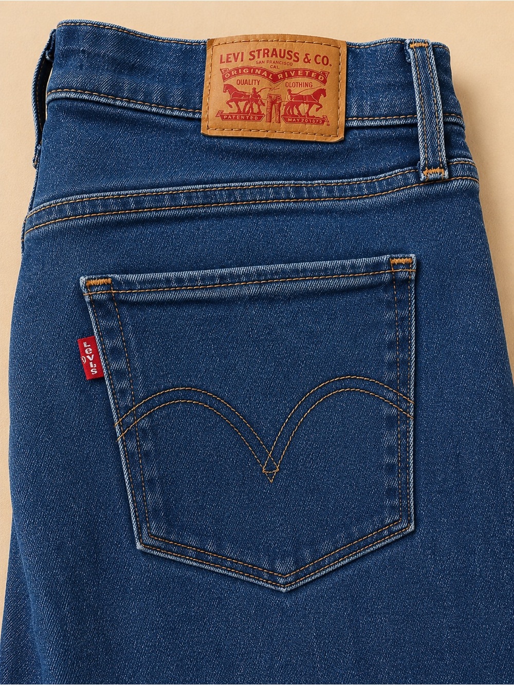 Levi's Classic Straight Jeans/Medium Wash/Size 30/Inseam 26”